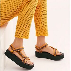TEVA FLATFORM UNIVERSAL MARESSA WOMEN SANDALS SUNFLOWER